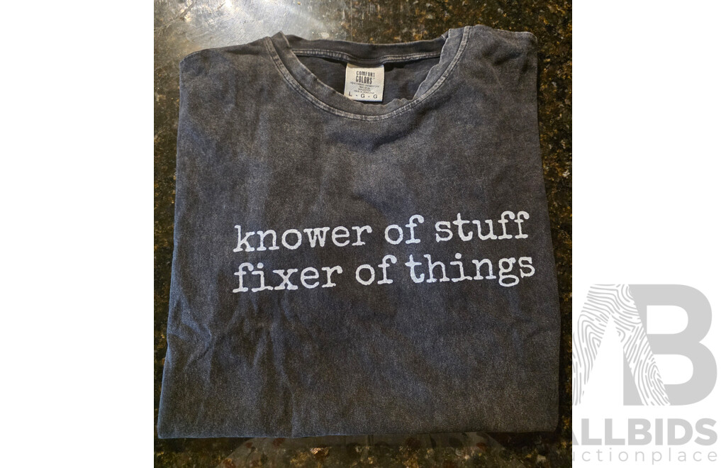 L76 - Men's Large T-shirt with Logo