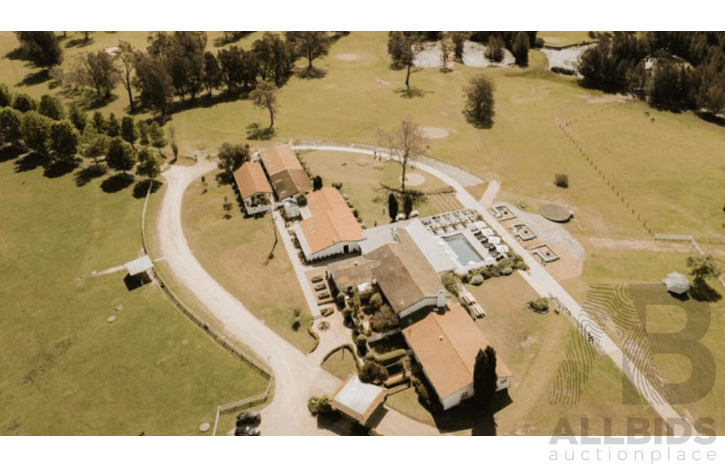 Oak's Ranch Escape Package - Mossy Point