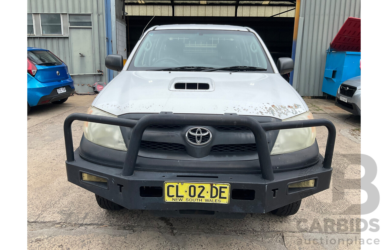 3/2006 Toyota Hilux SR (4x4) KUN26R Dual C/Chas White Turbo Diesel 3.0L
