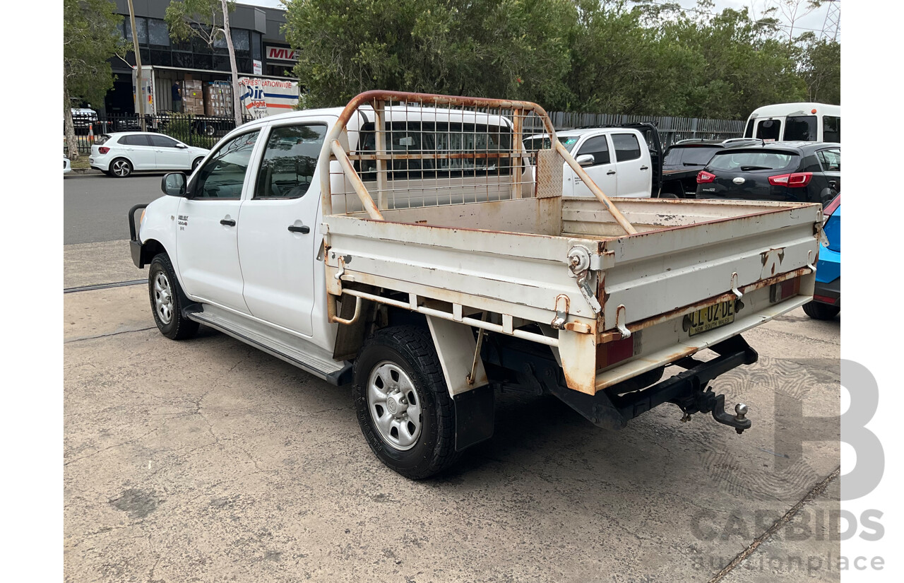 3/2006 Toyota Hilux SR (4x4) KUN26R Dual C/Chas White Turbo Diesel 3.0L