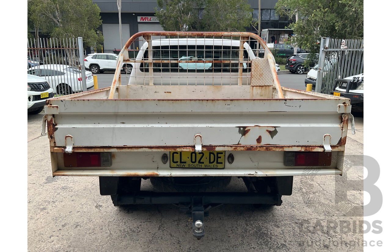 3/2006 Toyota Hilux SR (4x4) KUN26R Dual C/Chas White Turbo Diesel 3.0L