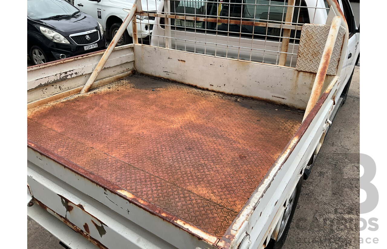 3/2006 Toyota Hilux SR (4x4) KUN26R Dual C/Chas White Turbo Diesel 3.0L