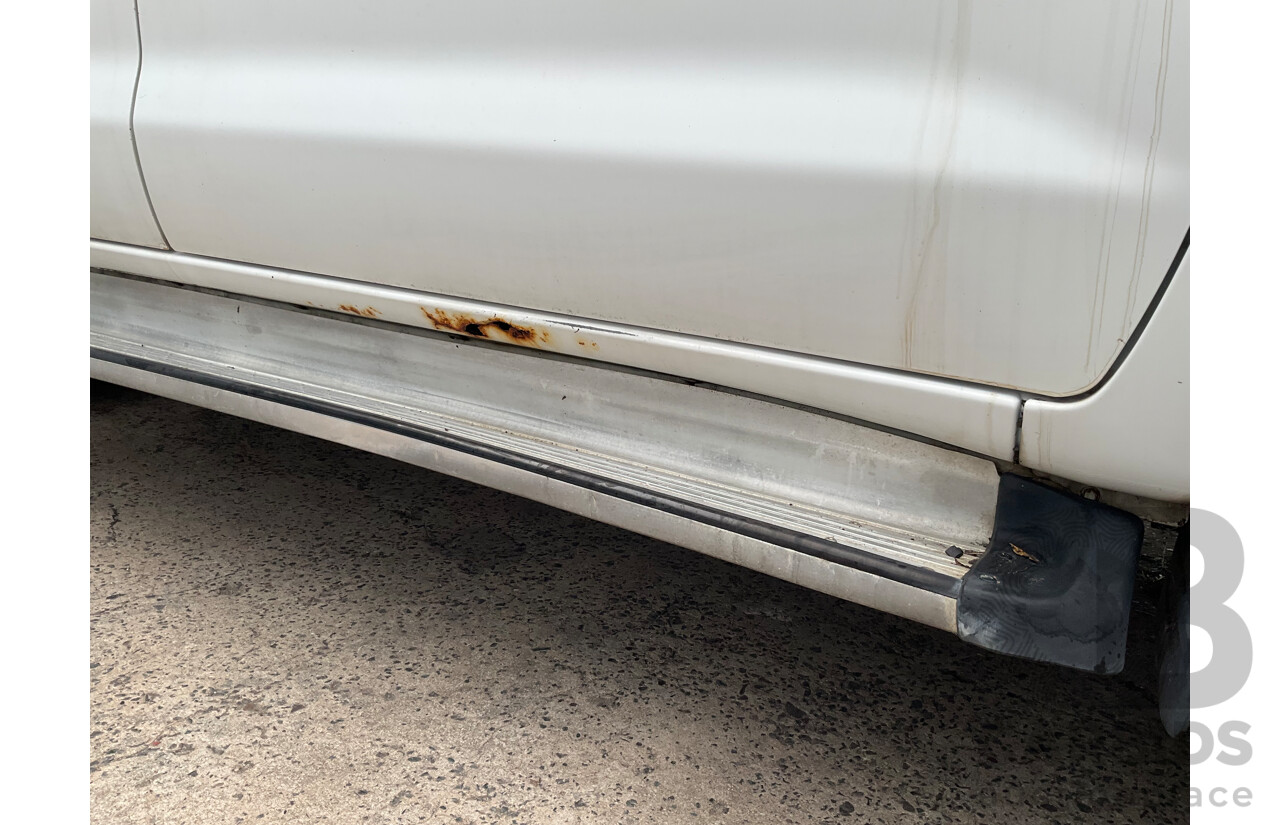 3/2006 Toyota Hilux SR (4x4) KUN26R Dual C/Chas White Turbo Diesel 3.0L