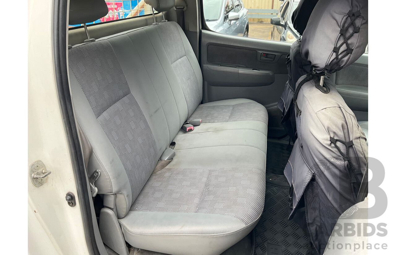 3/2006 Toyota Hilux SR (4x4) KUN26R Dual C/Chas White Turbo Diesel 3.0L
