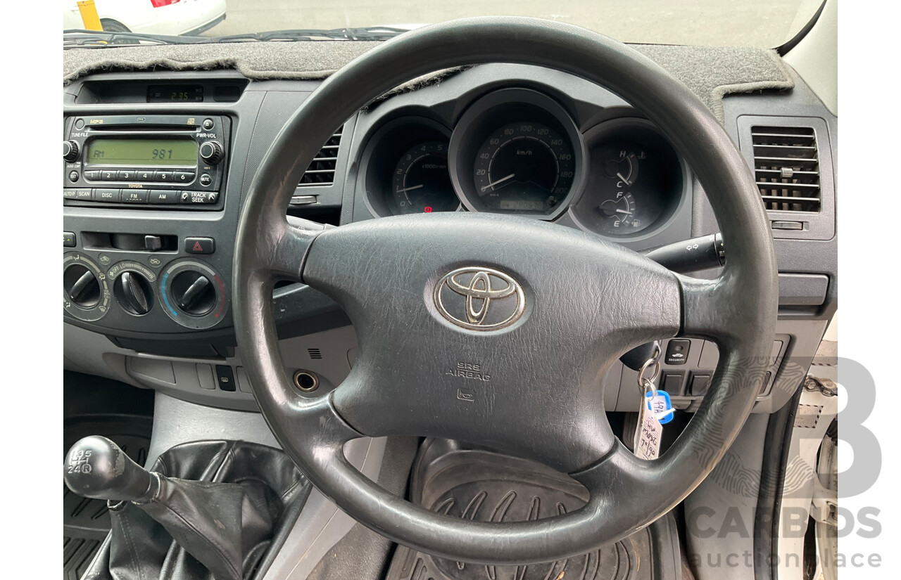 3/2006 Toyota Hilux SR (4x4) KUN26R Dual C/Chas White Turbo Diesel 3.0L