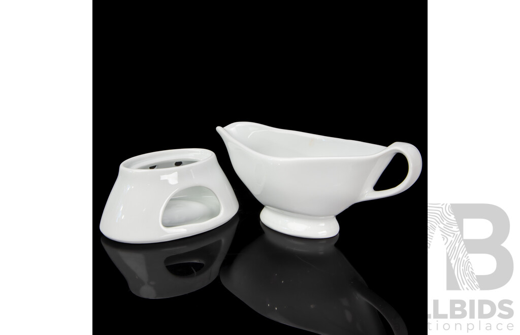 Pillivuyt French Porcelain Sauceboat and Warmer, Height 13 cm (2 Pieces)