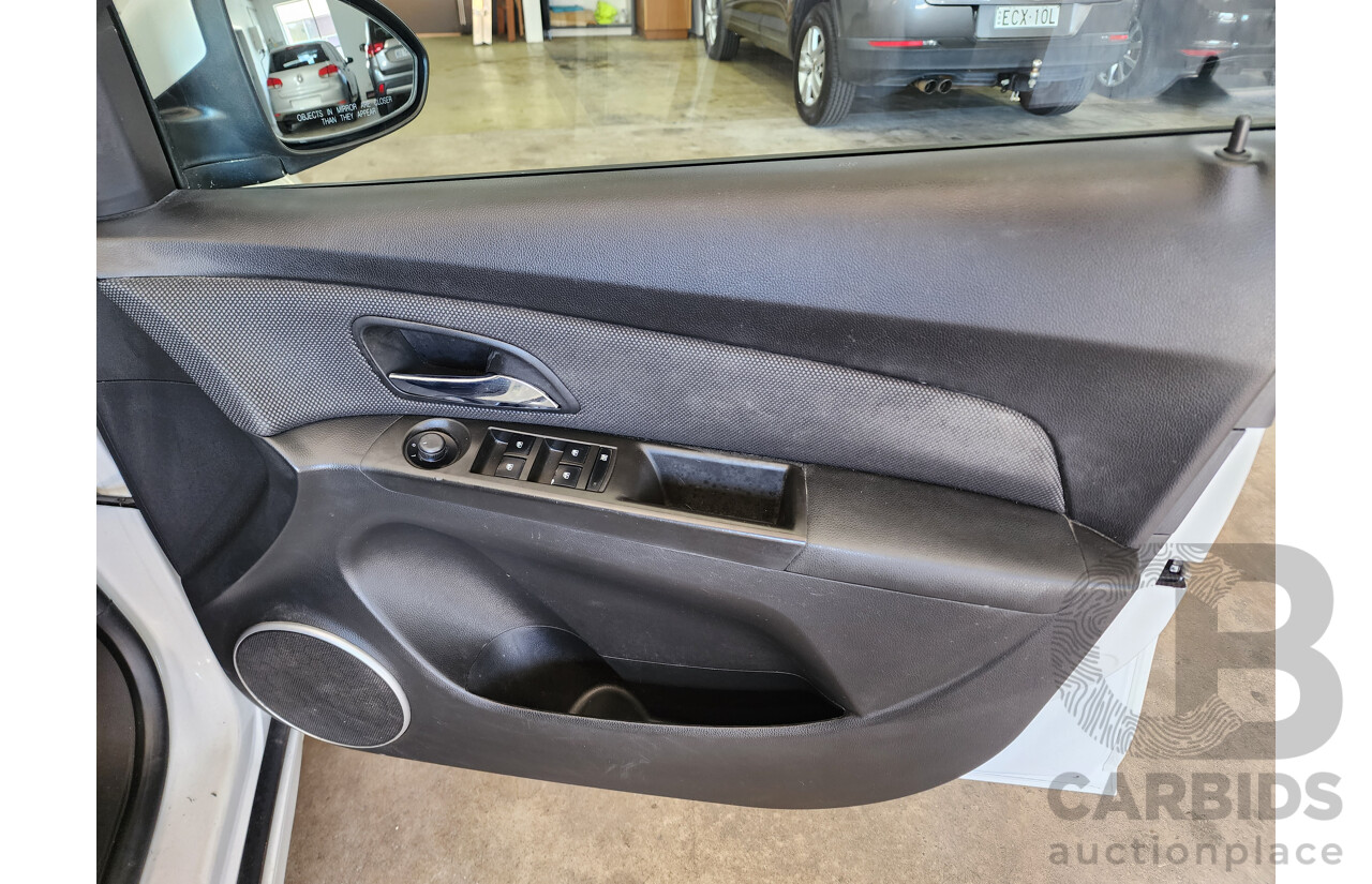 9/2014 Holden Cruze Equipe JH MY14 5d Hatchback White 1.8L