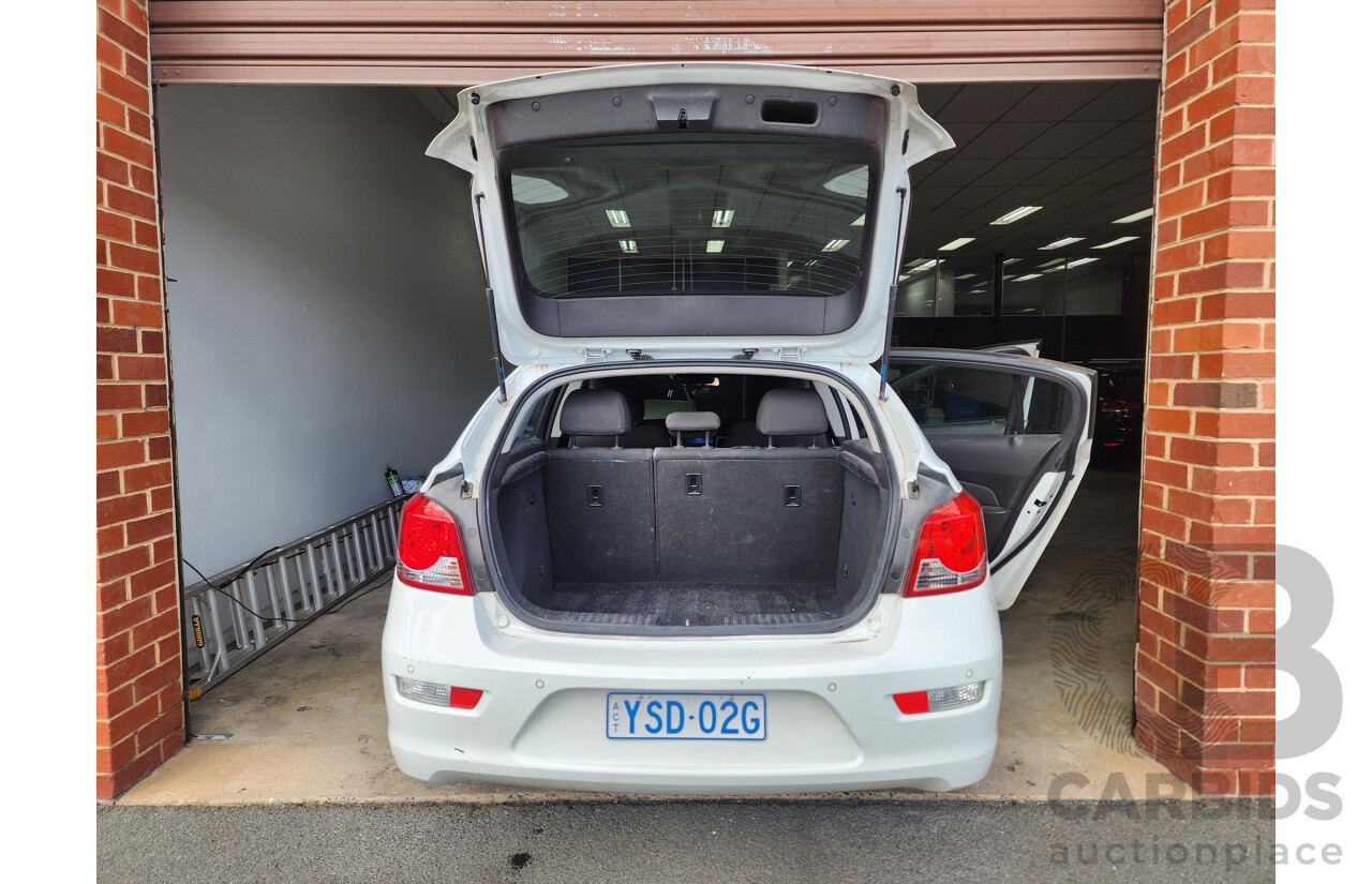 9/2014 Holden Cruze Equipe JH MY14 5d Hatchback White 1.8L