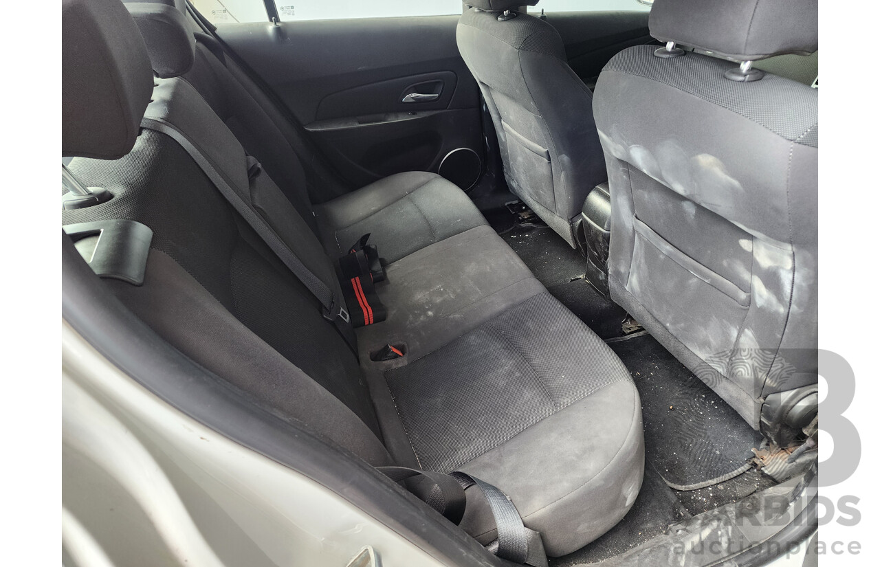 9/2014 Holden Cruze Equipe JH MY14 5d Hatchback White 1.8L