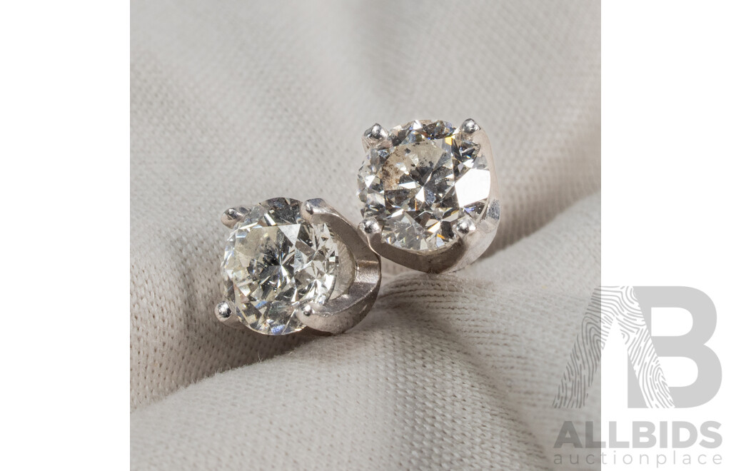 18ct White Gold Diamond Earrings Pair - 1.7gms