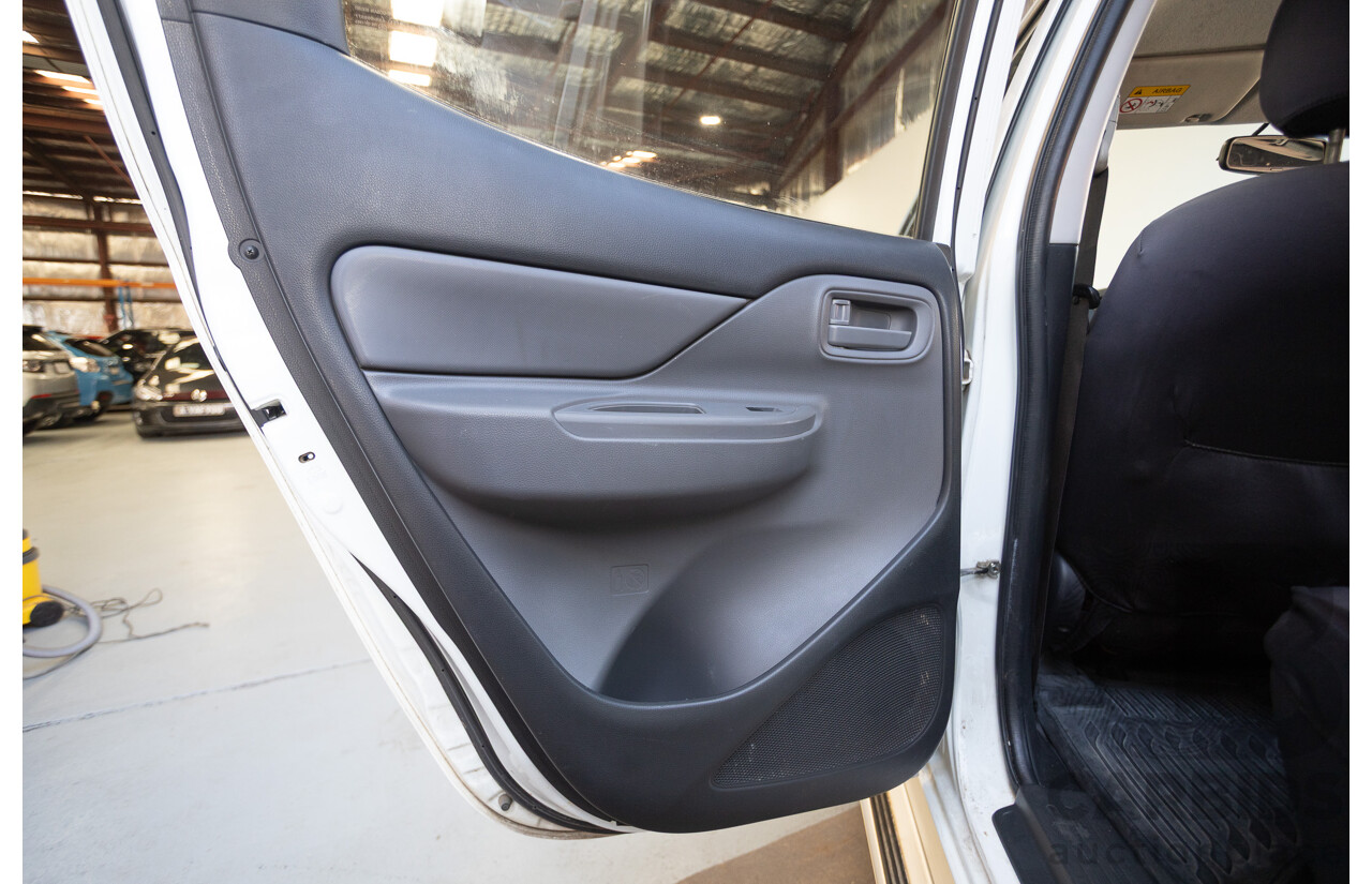 10/2016 Mitsubishi Triton GLX (4x4) MQ MY16 Dual Cab Utility Solid White Turbo Diesel 2.4L