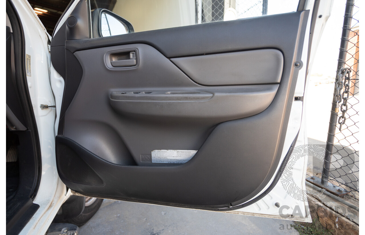 10/2016 Mitsubishi Triton GLX (4x4) MQ MY16 Dual Cab Utility Solid White Turbo Diesel 2.4L