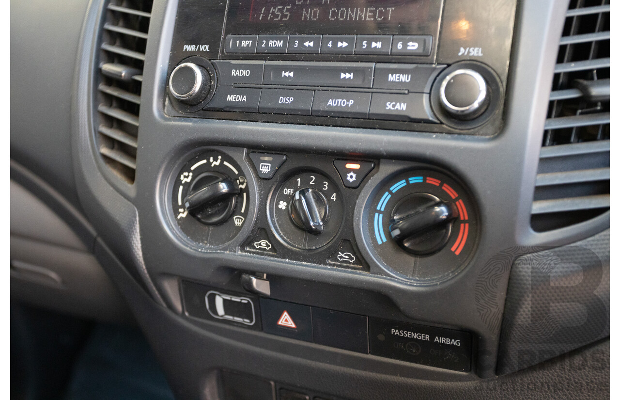 10/2016 Mitsubishi Triton GLX (4x4) MQ MY16 Dual Cab Utility Solid White Turbo Diesel 2.4L