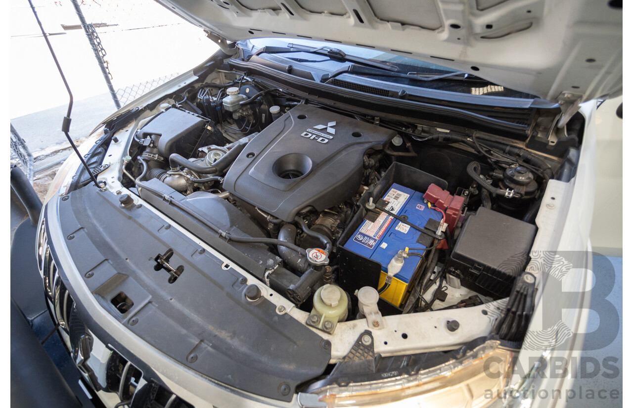 10/2016 Mitsubishi Triton GLX (4x4) MQ MY16 Dual Cab Utility Solid White Turbo Diesel 2.4L