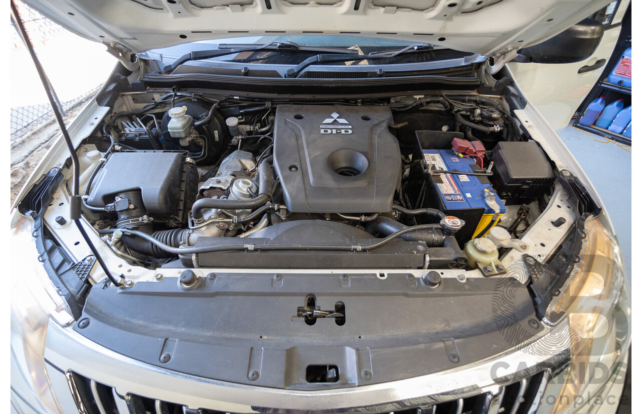 10/2016 Mitsubishi Triton GLX (4x4) MQ MY16 Dual Cab Utility Solid White Turbo Diesel 2.4L