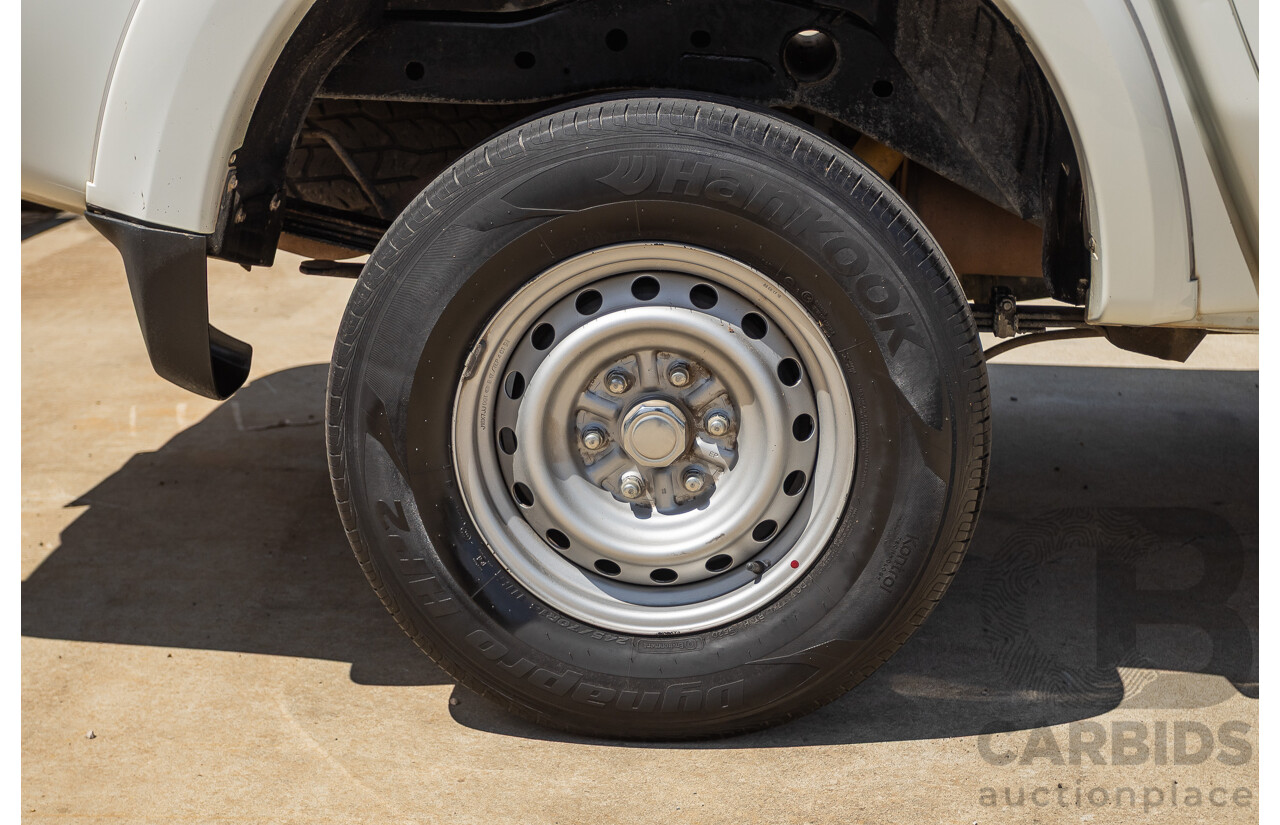 10/2016 Mitsubishi Triton GLX (4x4) MQ MY16 Dual Cab Utility Solid White Turbo Diesel 2.4L