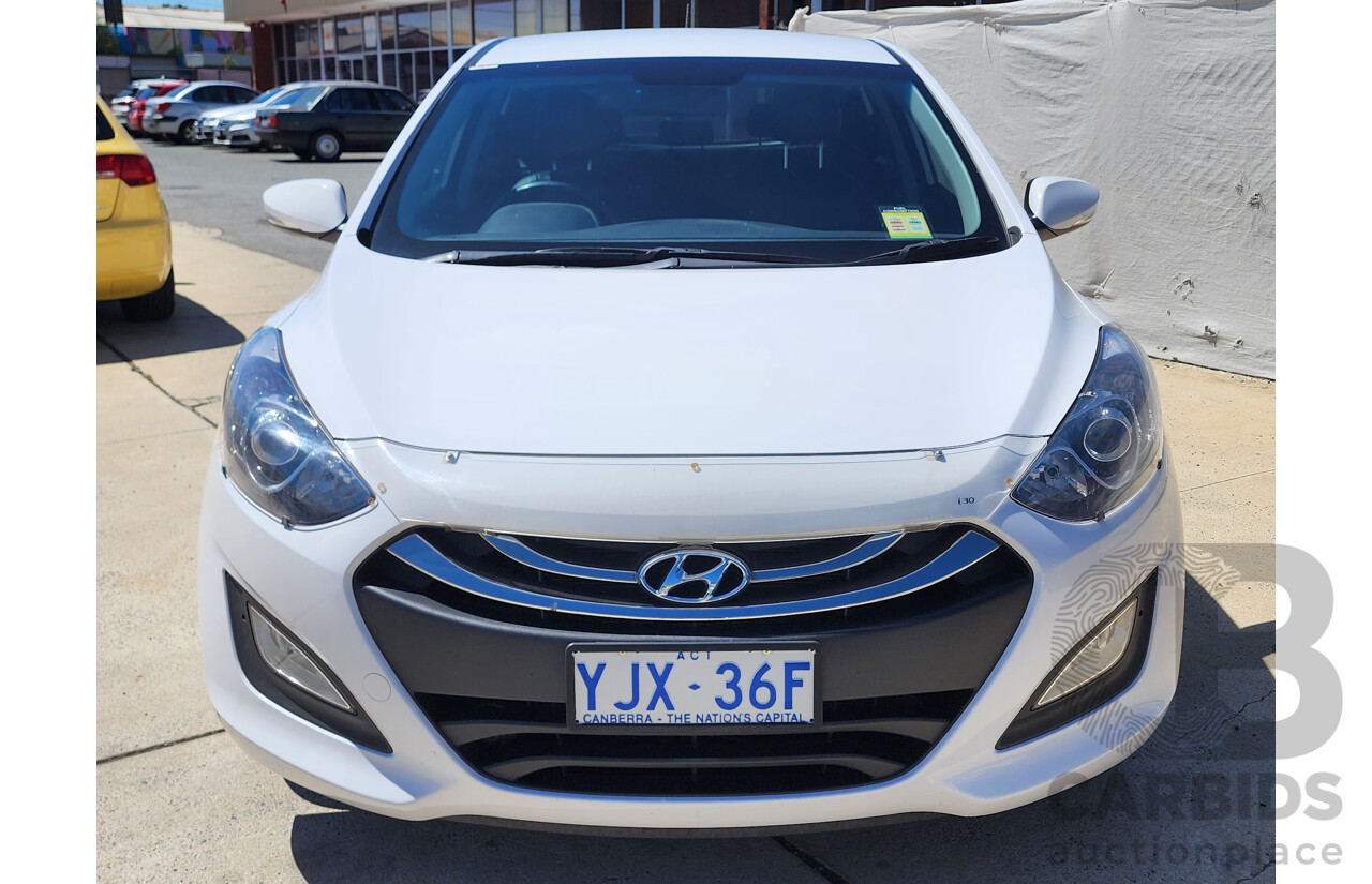 2/2014 Hyundai i30 Trophy GD MY14 5d Hatchback White 1.8L