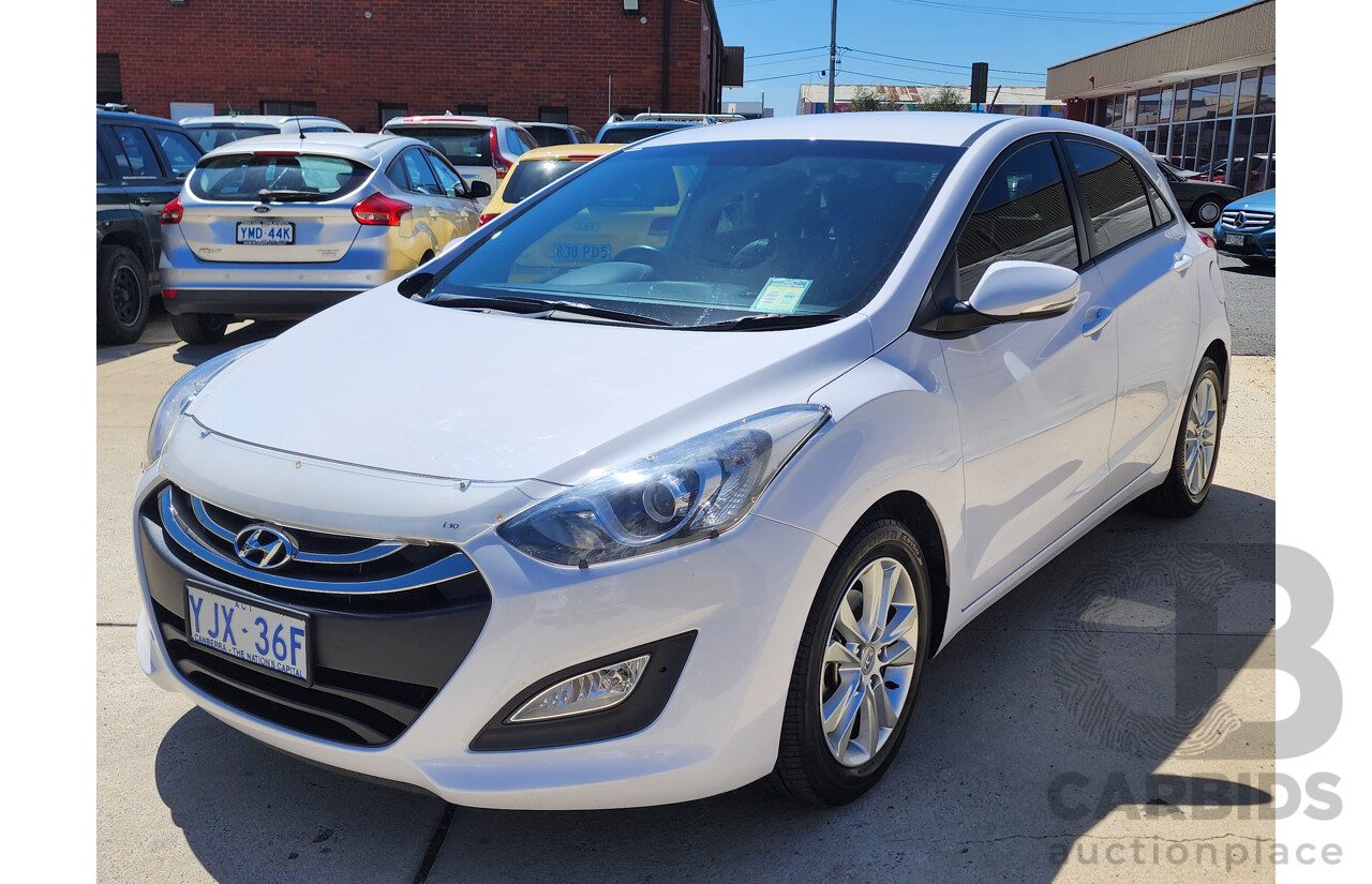 2/2014 Hyundai i30 Trophy GD MY14 5d Hatchback White 1.8L