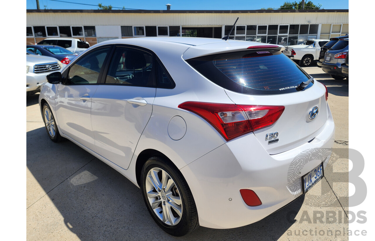 2/2014 Hyundai i30 Trophy GD MY14 5d Hatchback White 1.8L
