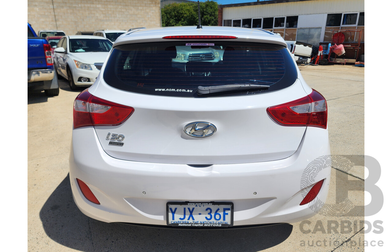 2/2014 Hyundai i30 Trophy GD MY14 5d Hatchback White 1.8L