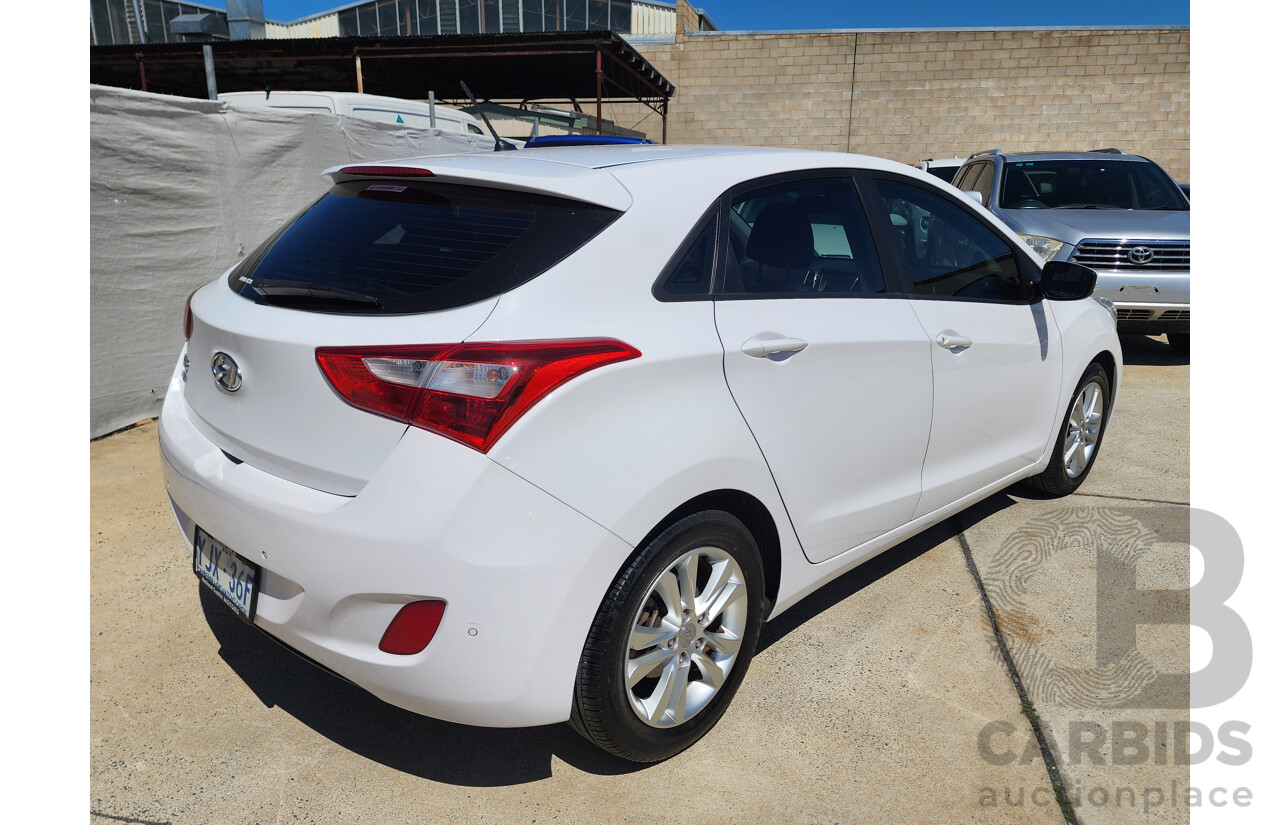 2/2014 Hyundai i30 Trophy GD MY14 5d Hatchback White 1.8L