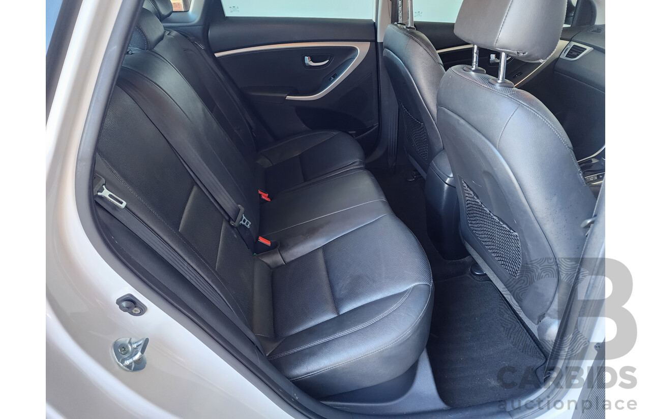 2/2014 Hyundai i30 Trophy GD MY14 5d Hatchback White 1.8L