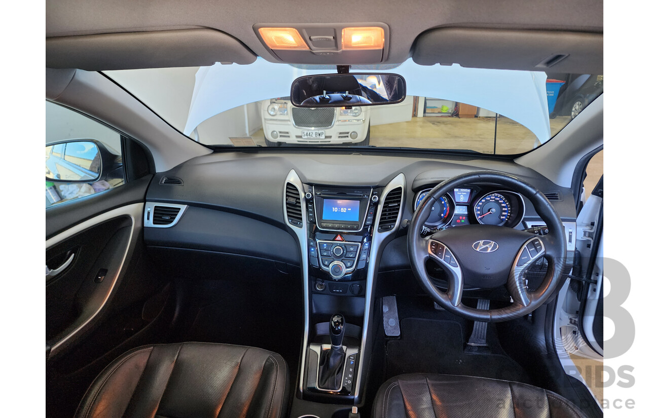 2/2014 Hyundai i30 Trophy GD MY14 5d Hatchback White 1.8L