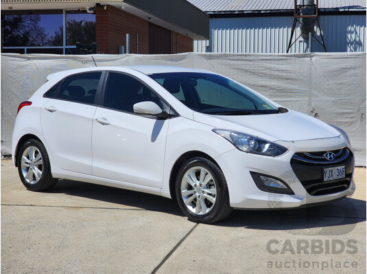 2/2014 Hyundai i30 Trophy GD MY14 5d Hatchback White 1.8L