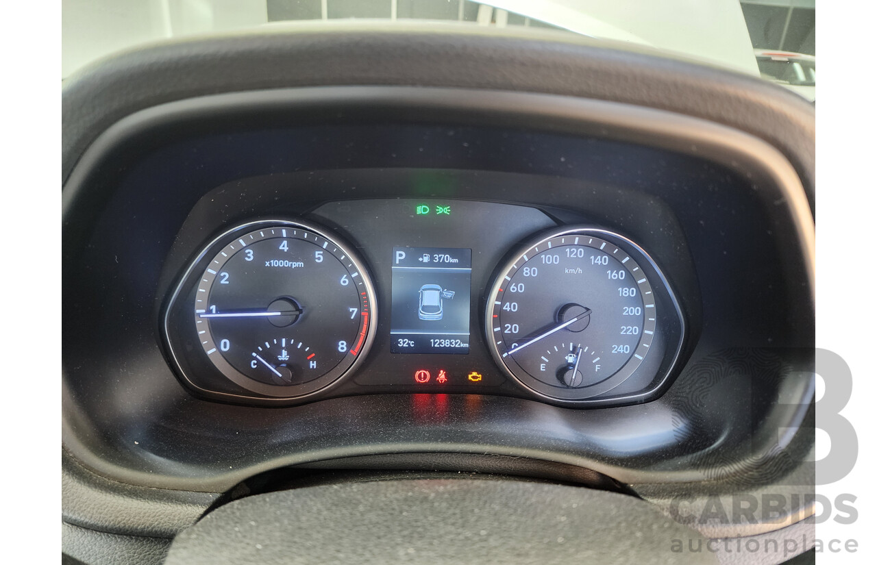 9/2017 Hyundai i30 Active PD MY17 5d Hatchback Silver 1.8L