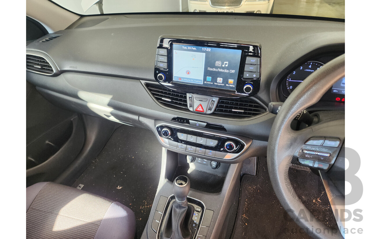 9/2017 Hyundai i30 Active PD MY17 5d Hatchback Silver 1.8L