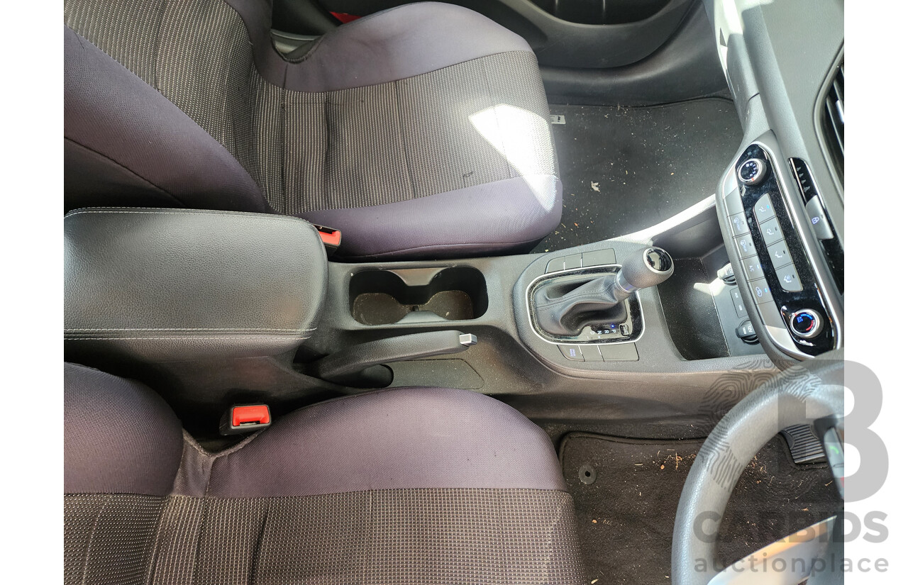 9/2017 Hyundai i30 Active PD MY17 5d Hatchback Silver 1.8L