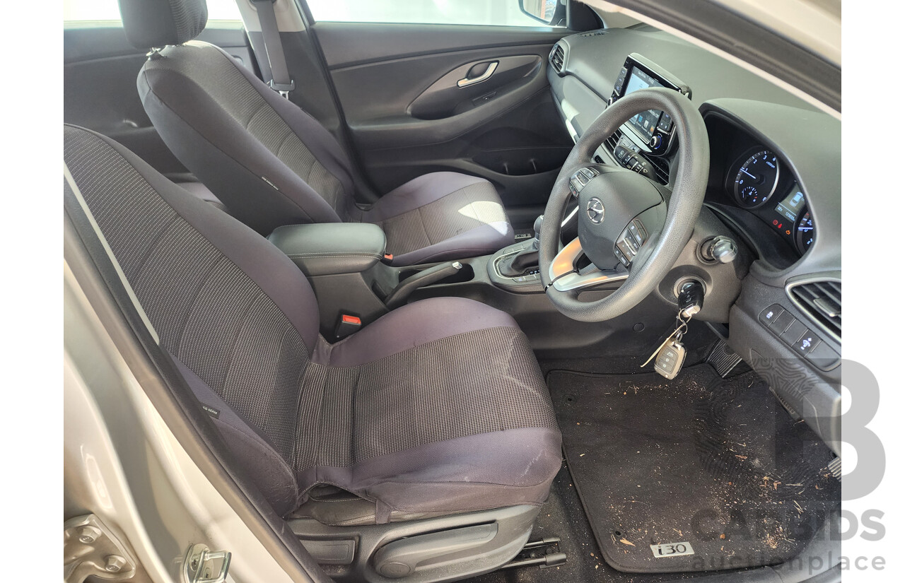 9/2017 Hyundai i30 Active PD MY17 5d Hatchback Silver 1.8L