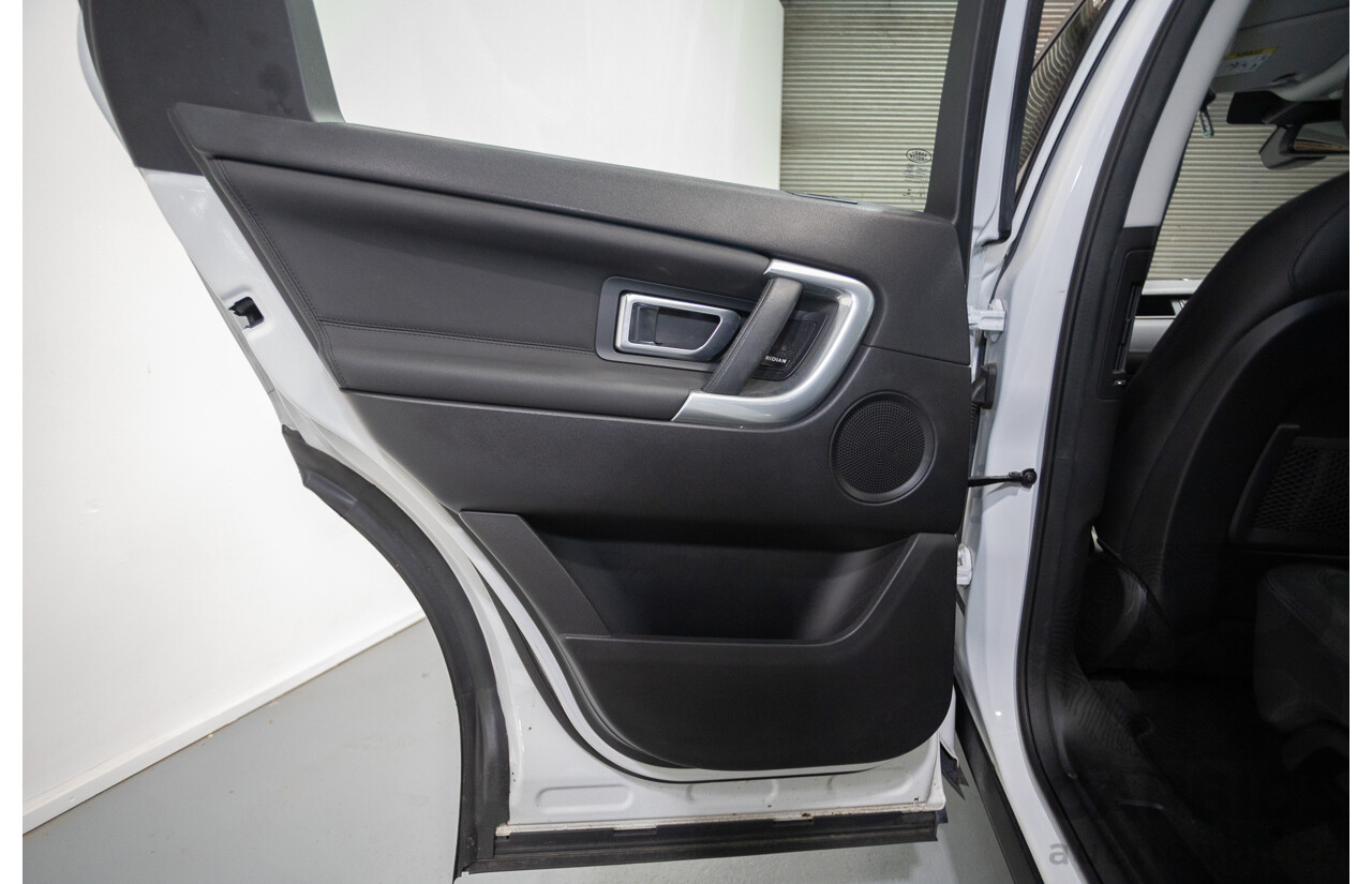 11/2017 Land Rover Discovery Sport TD4 (132kW) HSE (AWD) L550 MY18 4D Wagon Polaris White Turbo Diesel 2.0L - 7 Seats