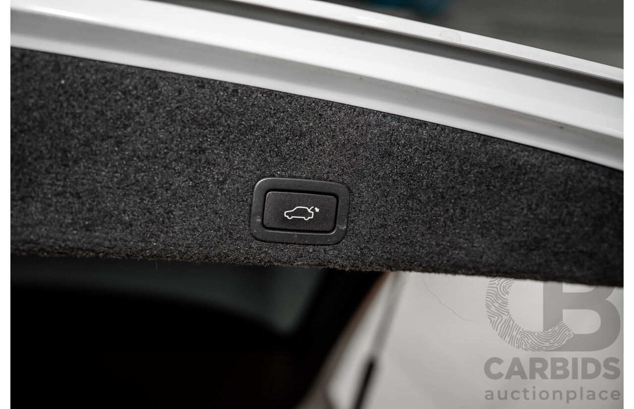 11/2010 Volvo XC60 D5 R-Design DZ MY11 4d Wagon Ice White Twin Turbo Diesel 2.4L