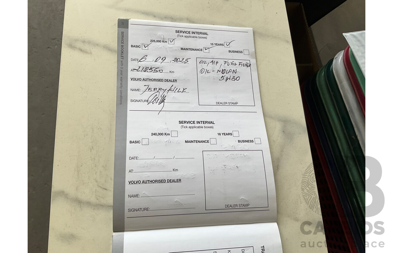 11/2010 Volvo XC60 D5 R-Design DZ MY11 4d Wagon Ice White Twin Turbo Diesel 2.4L