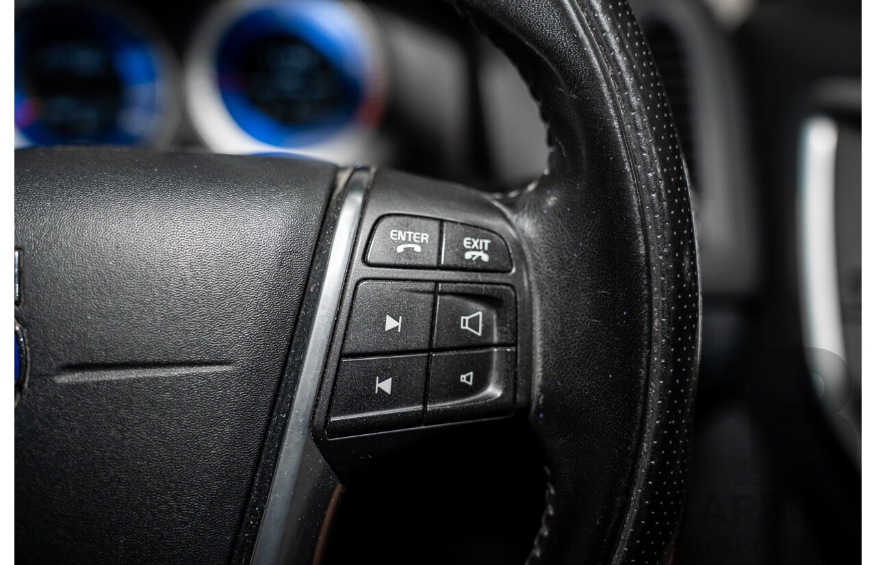 11/2010 Volvo XC60 D5 R-Design DZ MY11 4d Wagon Ice White Twin Turbo Diesel 2.4L