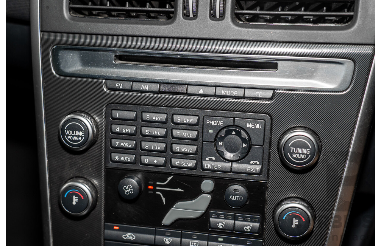 11/2010 Volvo XC60 D5 R-Design DZ MY11 4d Wagon Ice White Twin Turbo Diesel 2.4L