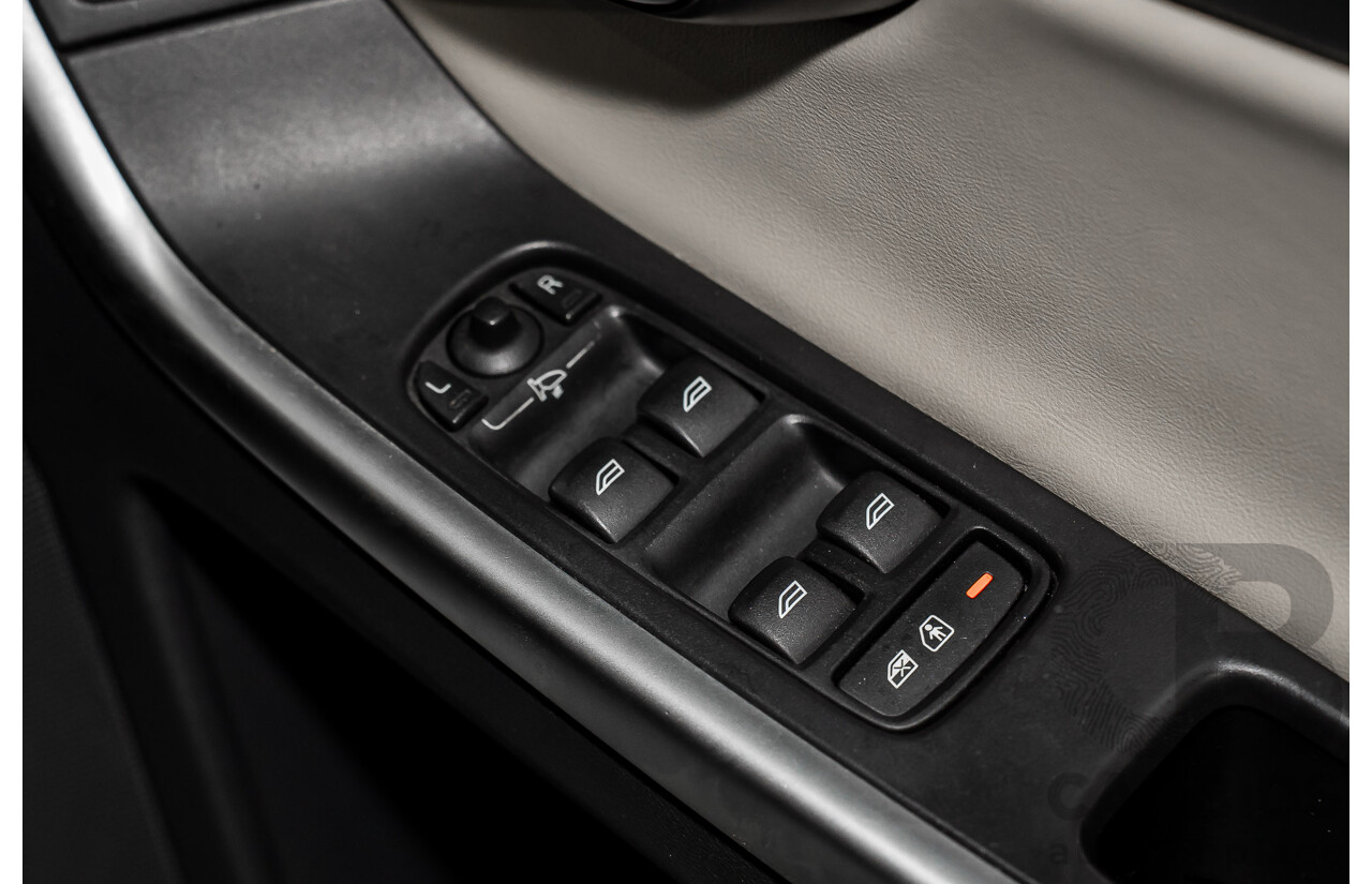 11/2010 Volvo XC60 D5 R-Design DZ MY11 4d Wagon Ice White Twin Turbo Diesel 2.4L