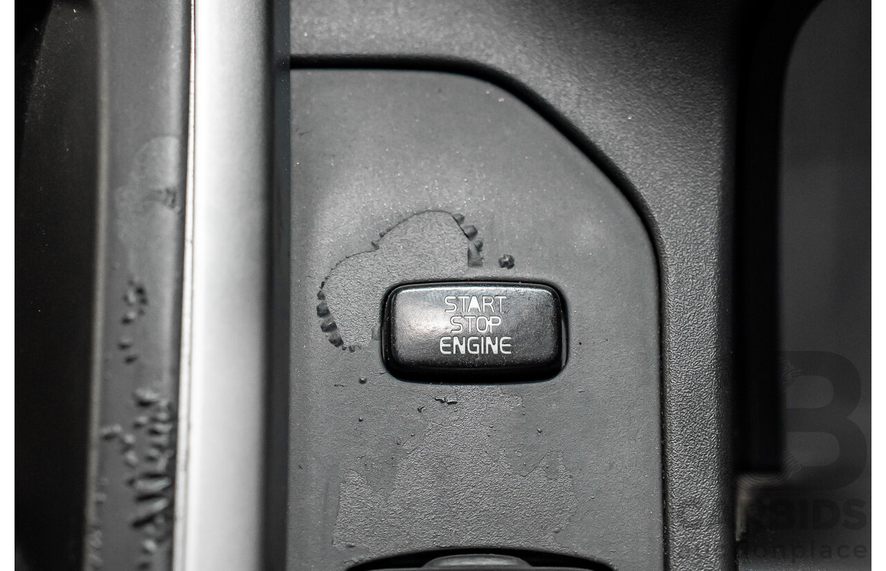 11/2010 Volvo XC60 D5 R-Design DZ MY11 4d Wagon Ice White Twin Turbo Diesel 2.4L