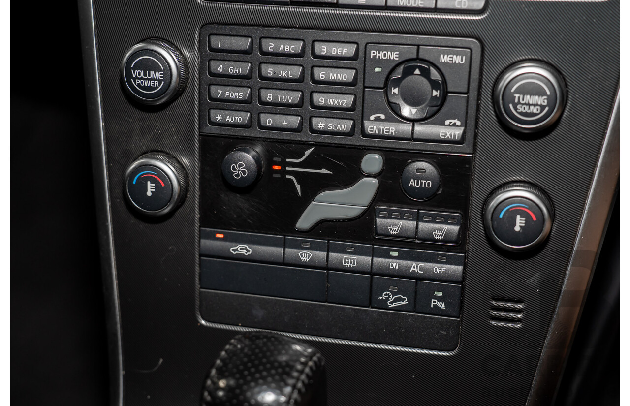 11/2010 Volvo XC60 D5 R-Design DZ MY11 4d Wagon Ice White Twin Turbo Diesel 2.4L