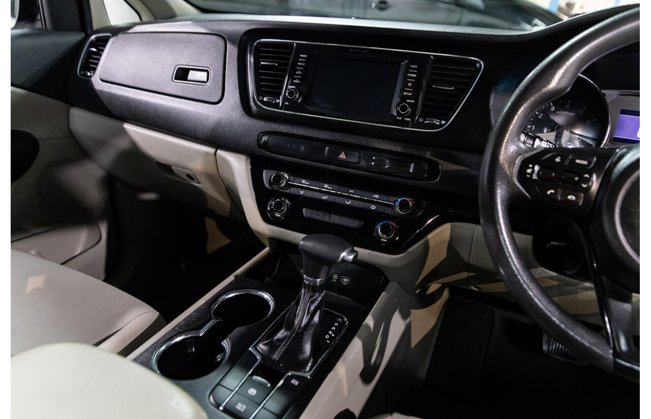 05/2018 Kia Carnival S (FWD) YP PE MY19 4d Wagon Clear White V6 3.3L