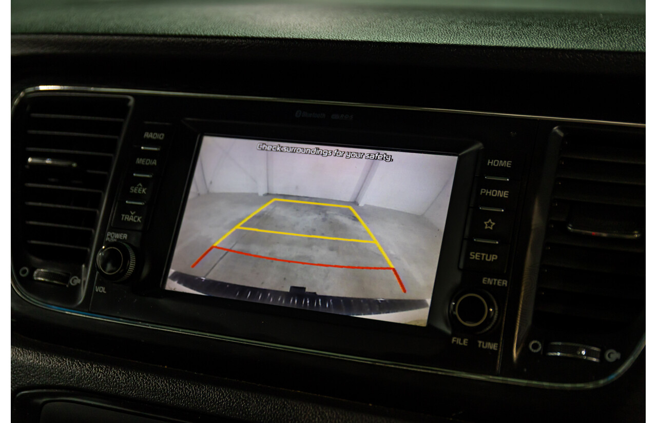 05/2018 Kia Carnival S (FWD) YP PE MY19 4d Wagon Clear White V6 3.3L