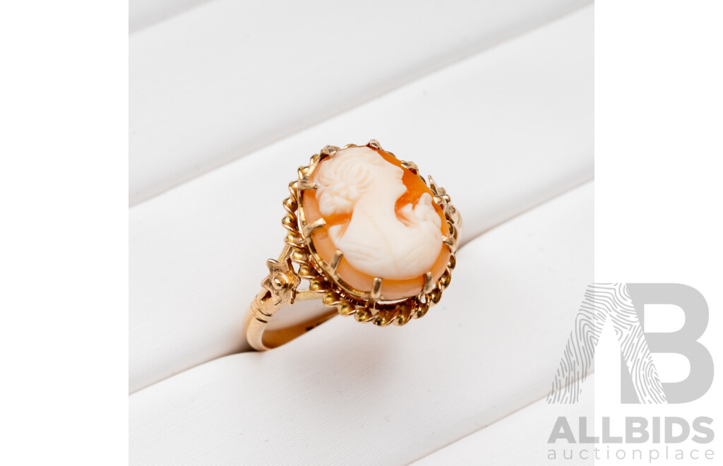 9ct Yellow Gold Vintage Cameo Ring - Size M