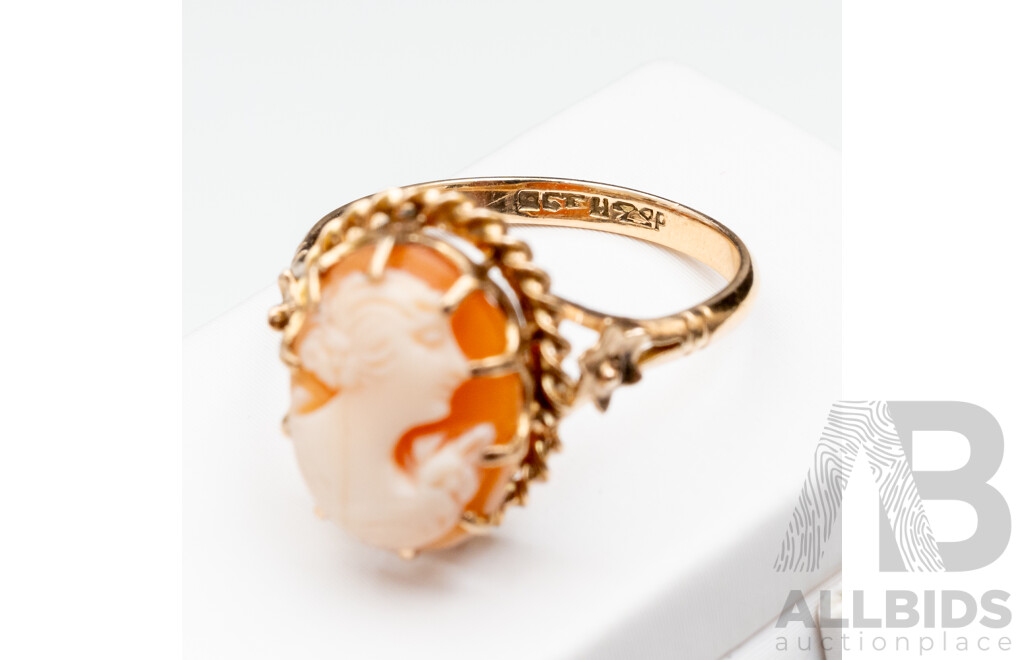 9ct Yellow Gold Vintage Cameo Ring - Size M