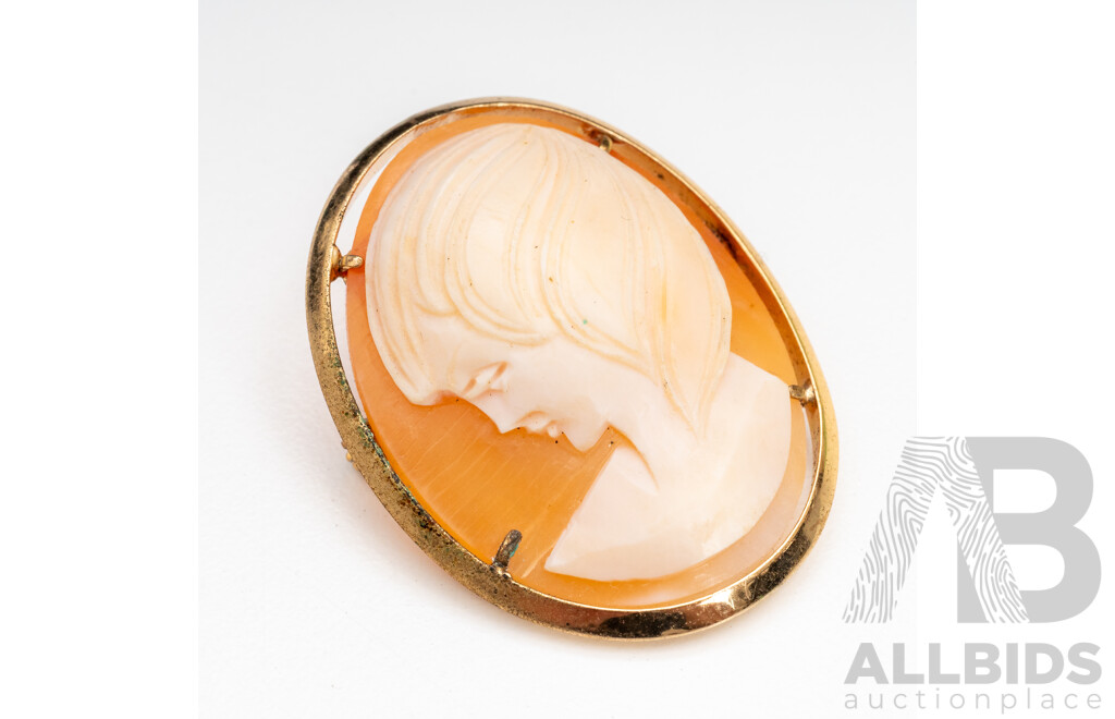 Gold Plated Metal Cameo Brooch