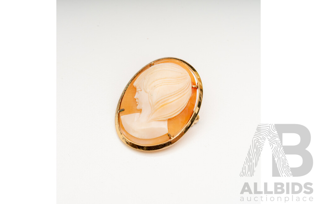 Gold Plated Metal Cameo Brooch