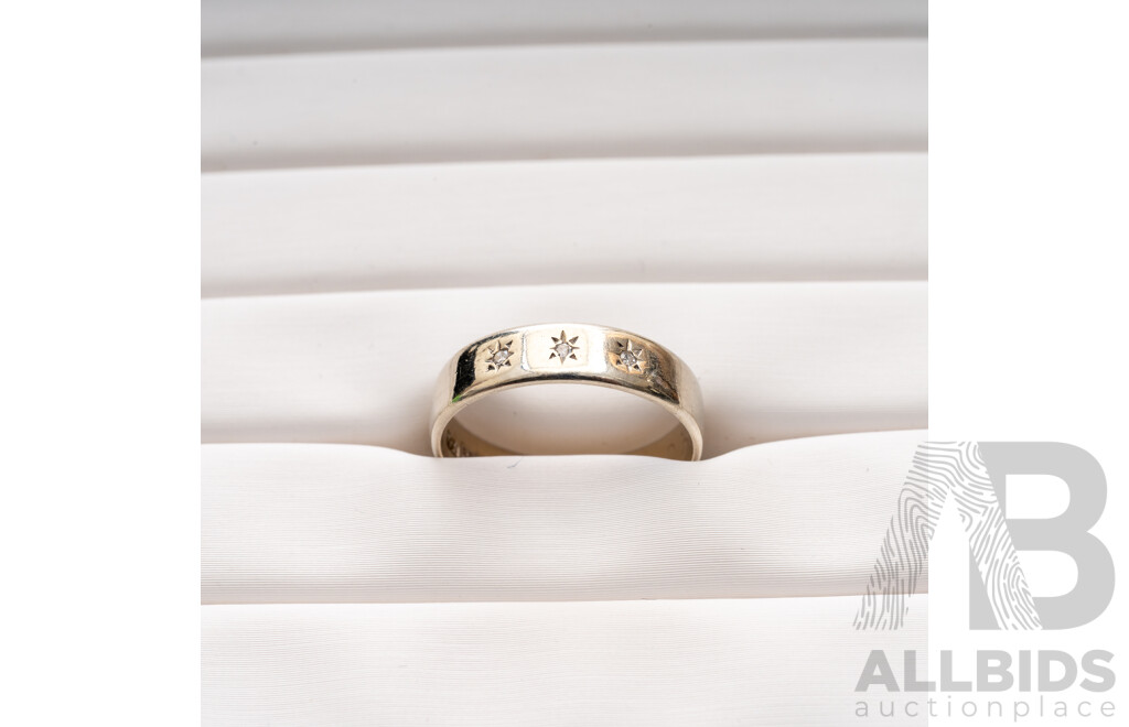 9ct White Gold Wide Diamond Wedder - Size O