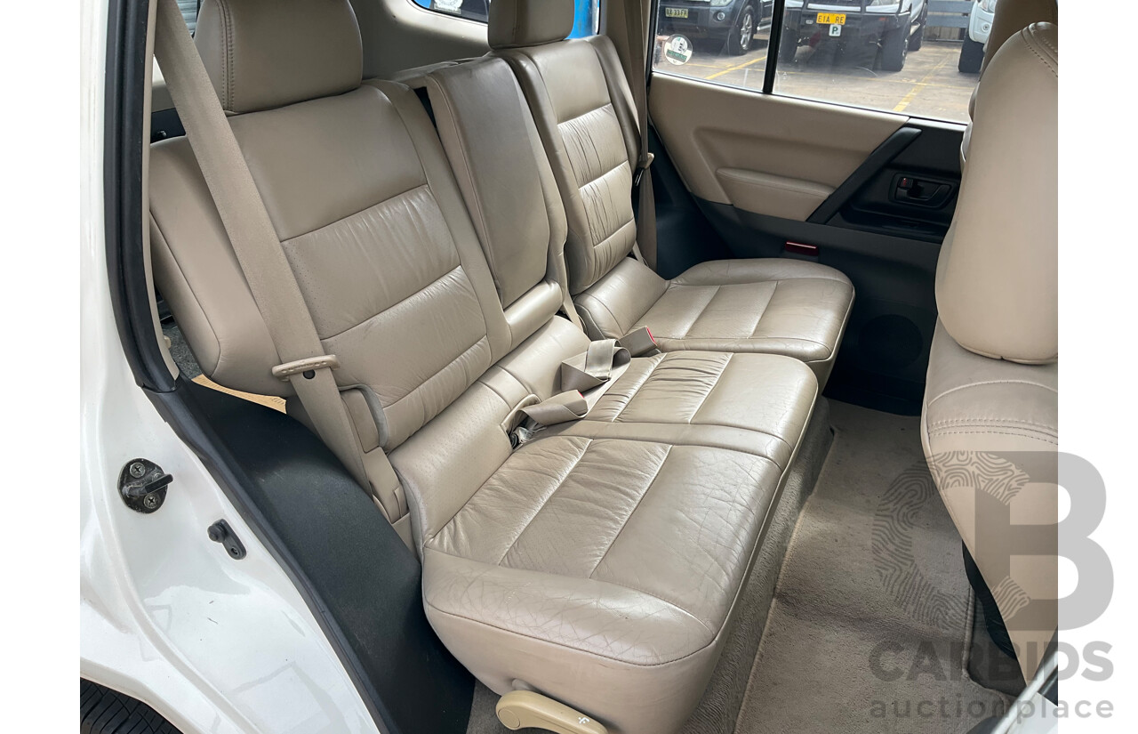8/2000 Mitsubishi Pajero Exceed GLS LWB (4x4) NL 4d Wagon White 3.5L