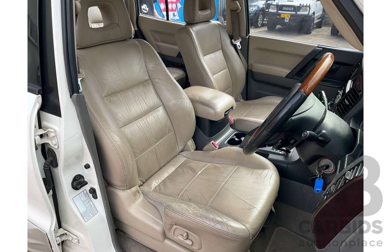 8/2000 Mitsubishi Pajero Exceed GLS LWB (4x4) NL 4d Wagon White 3.5L