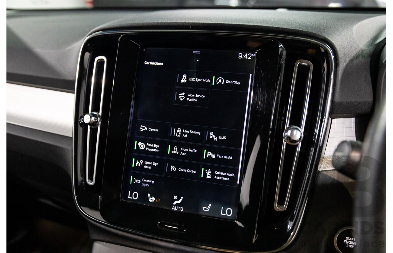 07/2018 Volvo XC40 T5 Momemtum (AWD) 536 MY18 4d Wagon Bright Silver Metallic Turbo 2.0L